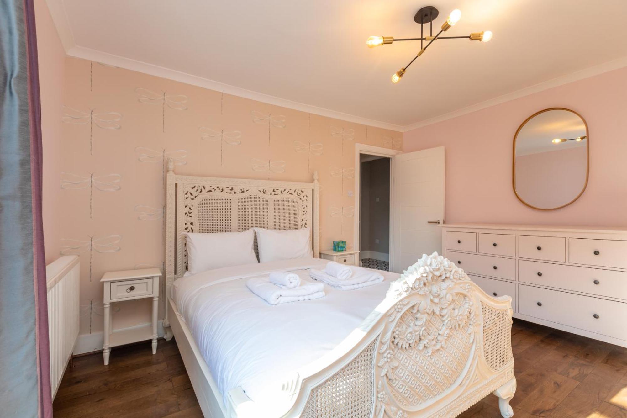 Апартаменты Spacious & Pristine 2Bd Flat - Balham Лондон Экстерьер фото